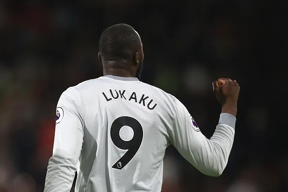 Hậu vệ Bournemouth 'sốt' nặng trước sức mạnh của Lukaku - Bóng Đá