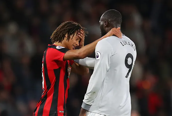 Hậu vệ Bournemouth 'sốt' nặng trước sức mạnh của Lukaku - Bóng Đá