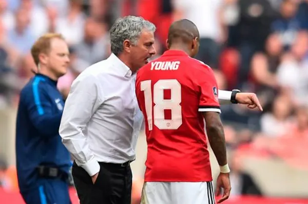 Dạy dỗ học trò, Mourinho dạy bảo luôn cả trọng tài - Bóng Đá