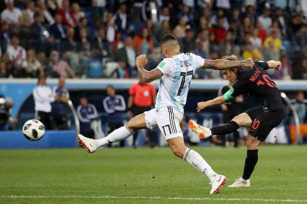Modric tái hiện siêu phẩm vào lưới Man United đẩy Argentina tiến gần cửa tử - Bóng Đá
