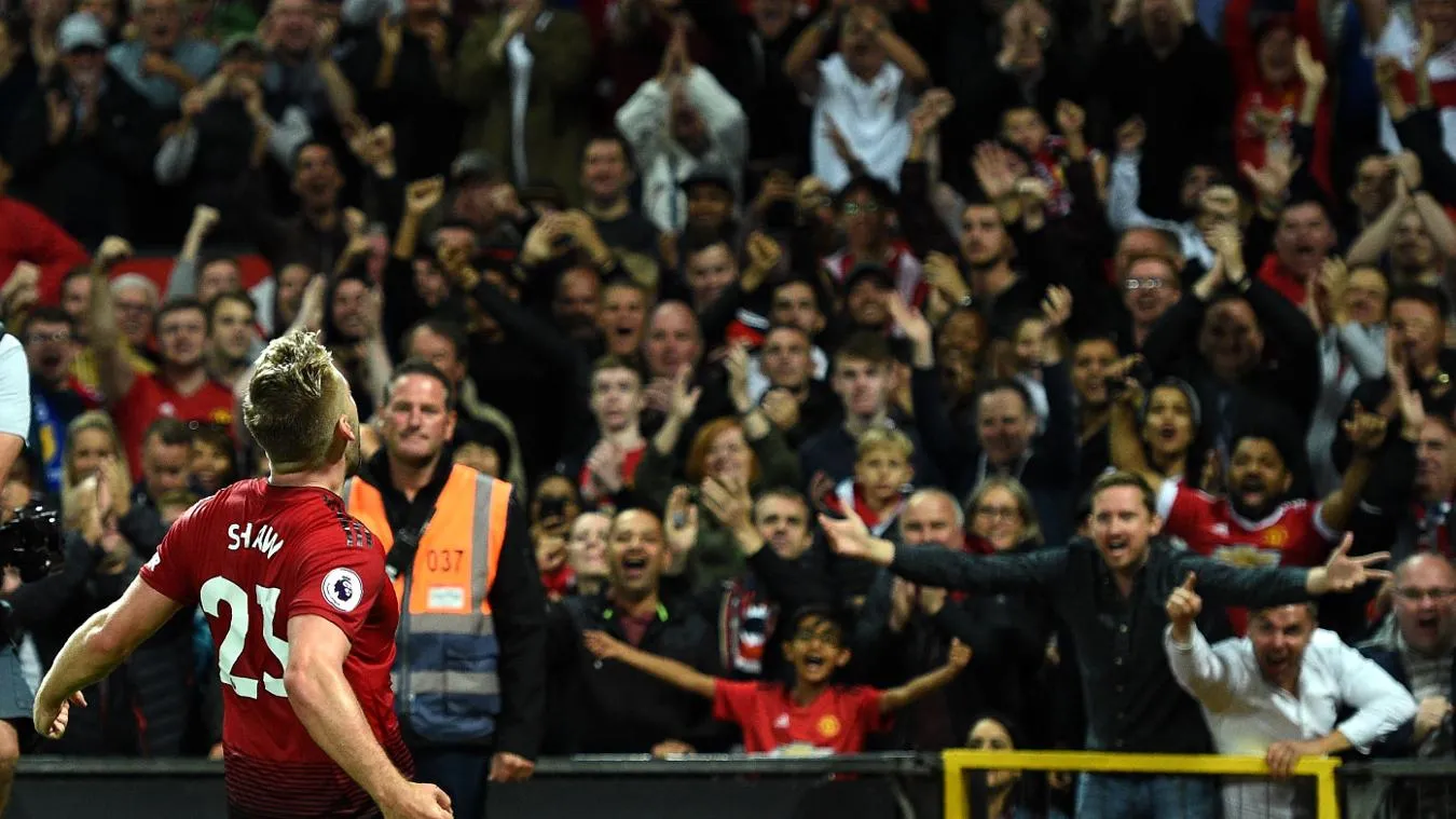 Những khoảnh khắc ấn tượng nhất sau vòng khai màn Premier League: Tiếng thét của Luke Shaw - Bóng Đá