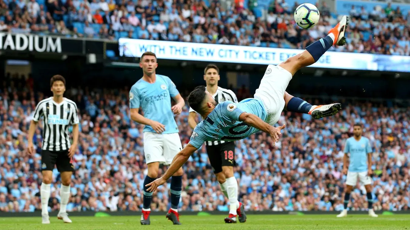 10 khoảnh khắc ấn tượng nhất vòng 4 Premier League: Ánh sáng sau cú đánh đầu - Bóng Đá