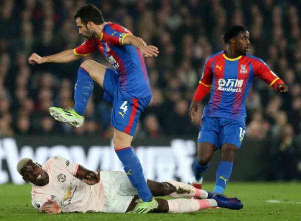 Chơi dại, Pogba suýt 'vỡ mặt' trên thảm cỏ Selhurst Park - Bóng Đá