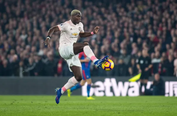 Chơi dại, Pogba suýt 'vỡ mặt' trên thảm cỏ Selhurst Park - Bóng Đá