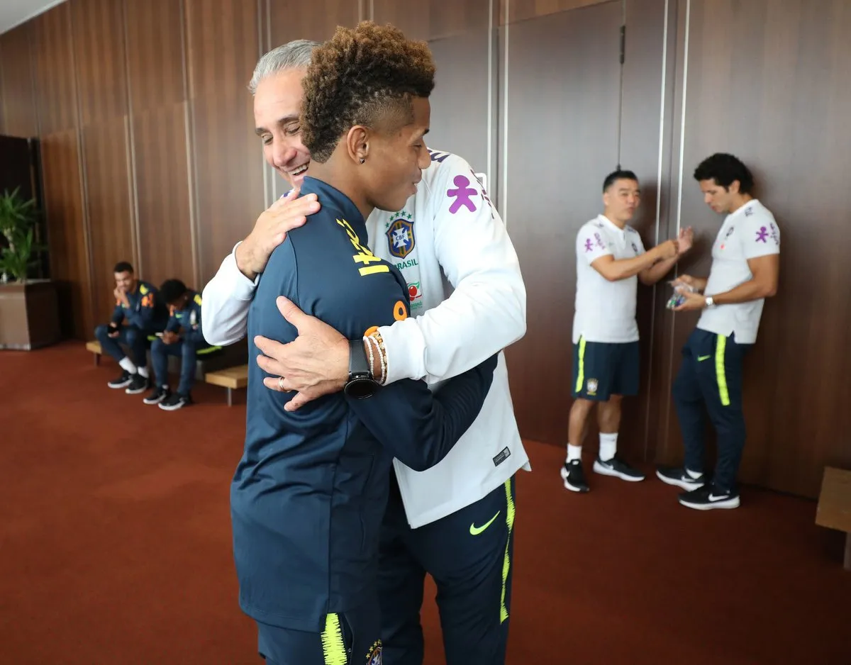 Cả gan cạnh tranh cùng Liverpool, Ederson bị Coutinho dằn mặt tại Brazil - Bóng Đá