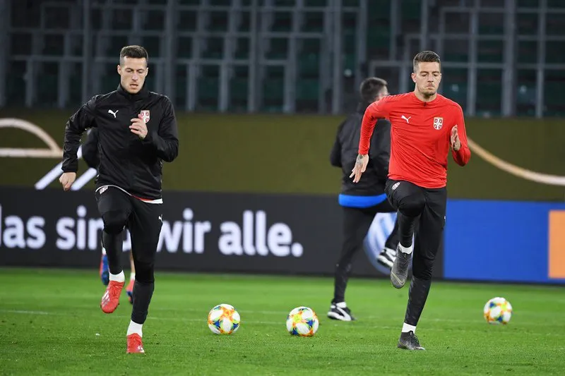 Matic chia tay đội tuyển Serbia vì chấn thương - Bóng Đá