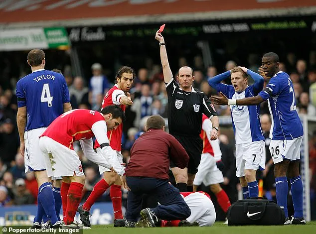 SỐC! Người đuổi Ashley Young từng 3 lần thể hiện mình là fan Tottenham - Bóng Đá