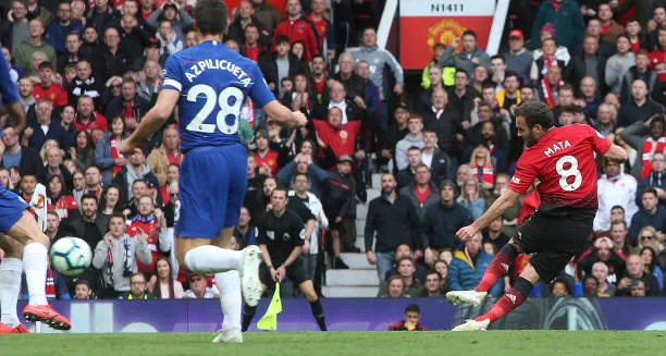 Vào sân không lâu, Rojo đã khiến CĐV Man Utd thót tim vì khoảnh khắc này - Bóng Đá