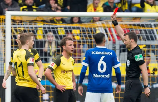 Nhạc trưởng giận dỗi, khó chịu trong buổi tập Dortmund - Bóng Đá