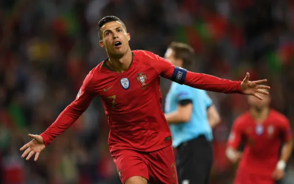 Đỉnh cao như Ronaldo, 3 bàn là 3 siêu phẩm - Bóng Đá
