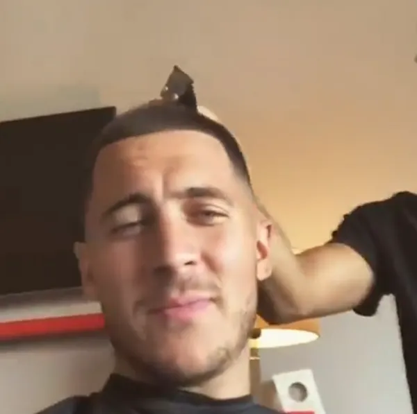 Eden Hazard cắt tóc - Bóng Đá