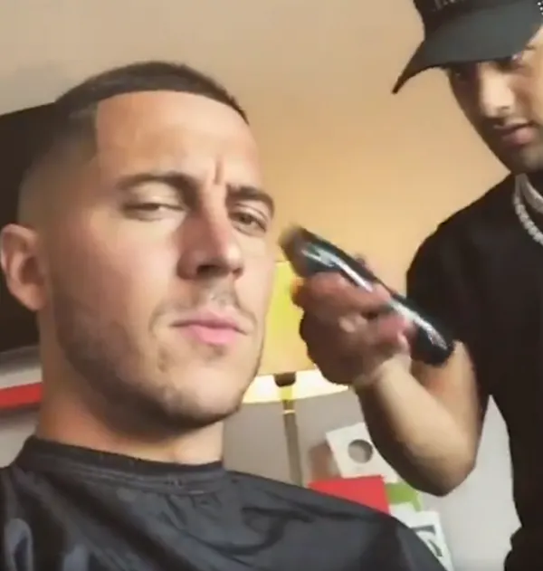 Eden Hazard cắt tóc - Bóng Đá