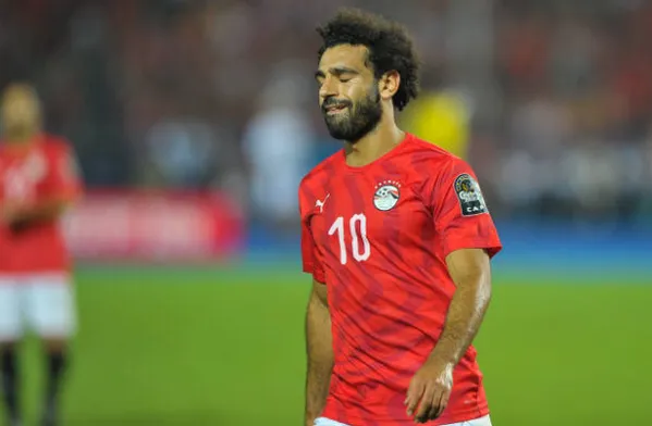 Bênh vực kẻ quấy rối, 'quả báo' đến sớm với Mohamed Salah - Bóng Đá