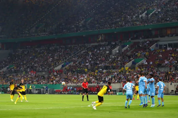 'Siêu thủ quân' nổ súng, Dortmund thắng nhẹ trận mở màn - Bóng Đá