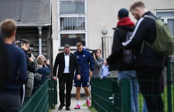 Ngày đầu tập luyện, 'Lord' Bendtner đã muốn làm HLV - Bóng Đá