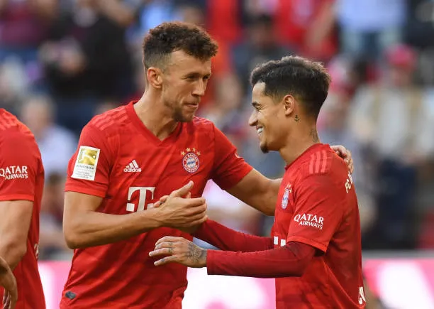 Đỉnh như Lewy, từ bỏ hattrick vì đồng đội - Bóng Đá