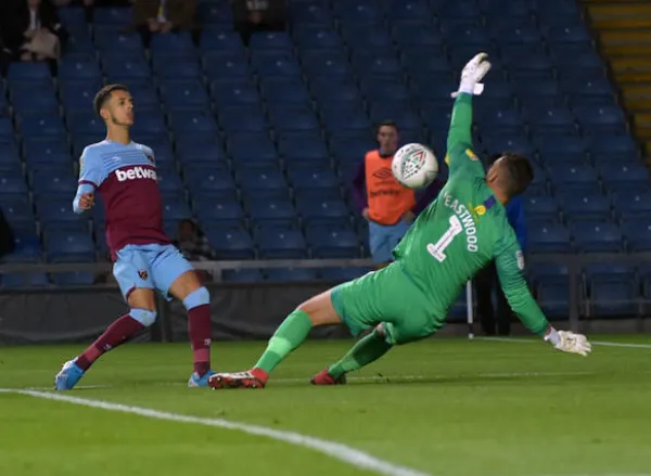 Vừa thắng Man United, West Ham đã thất bại kinh hoàng trước đội Hạng Ba - Bóng Đá