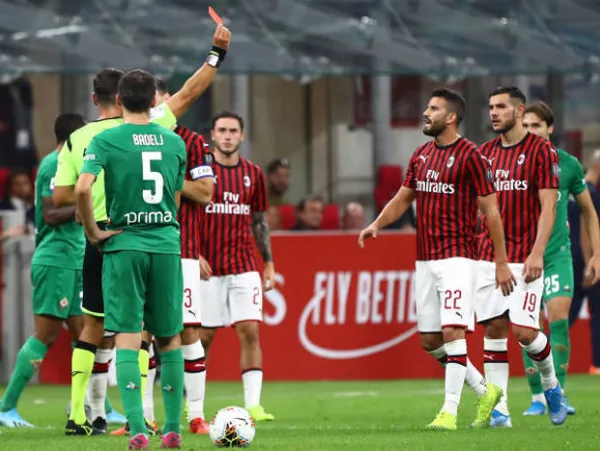 Choáng với đội bóng nhận 5 thẻ đỏ sau 7 vòng đầu tiên (AC Milan) - Bóng Đá