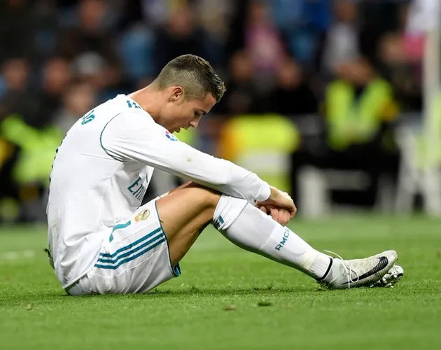 Ronaldo làm loạn Real không chỉ vì tiền mà còn vì quyền - Bóng Đá