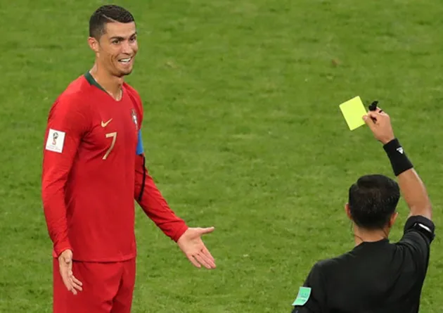 Đá, kéo và cắn! Nghệ thuật bóng tối của Uruguay có thế tống cổ Ronaldo ra khỏi sân - Bóng Đá