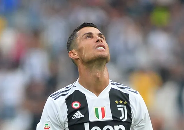 Sau cáo buộc hiếp dâm, họa đầu tiên đã ập đầu Ronaldo - Bóng Đá