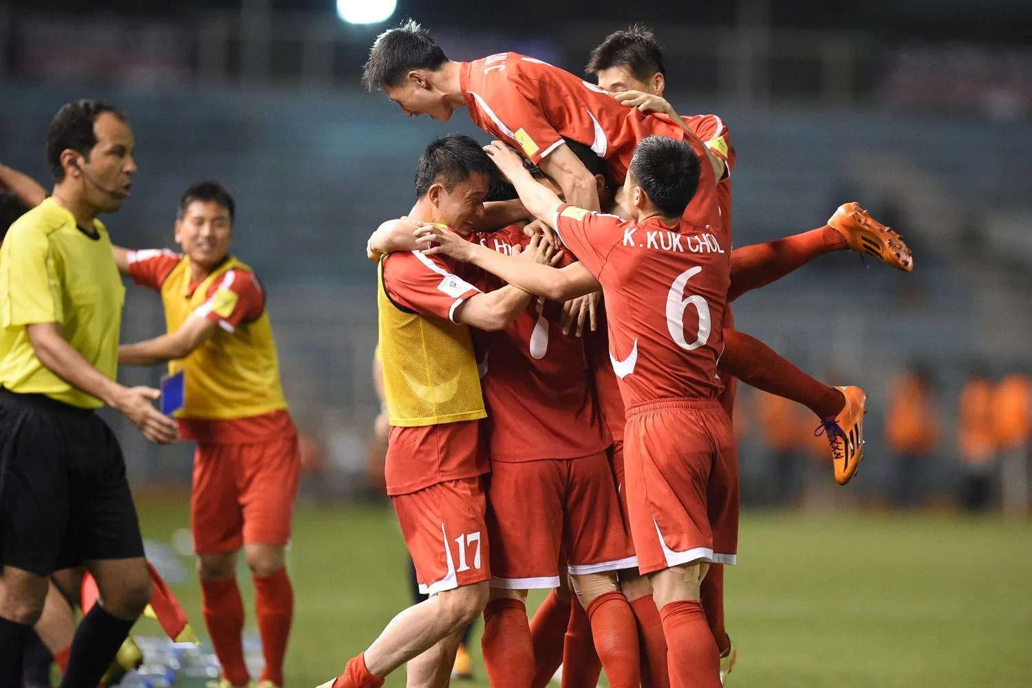 Vén màn bí mật bóng đá Bắc Triều Tiên (P1): Đi dễ khó về… - Bóng Đá