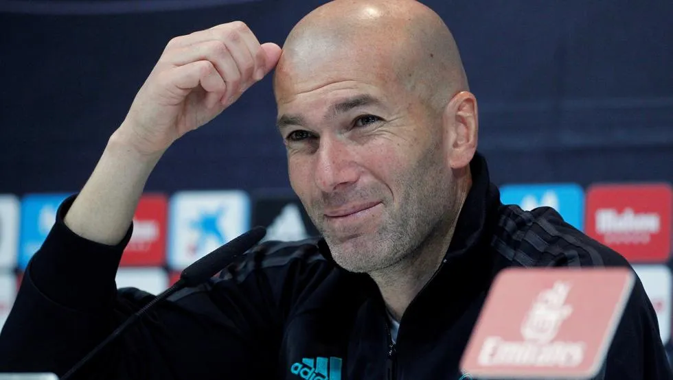 Zidane mạo hiểm bay như chim tại Dubai - Bóng Đá
