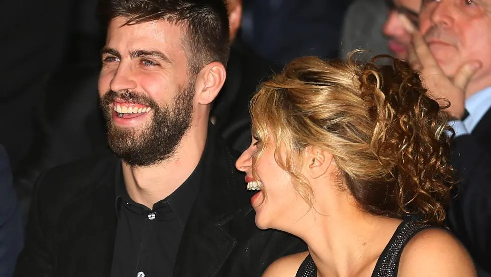 Pique quậy hết mình ăn mừng Shakira thắng giải Grammy - Bóng Đá