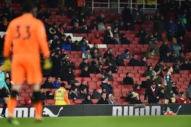 Thắng đậm Arsenal, fan Man City ví Emirates là sân nhà  - Bóng Đá