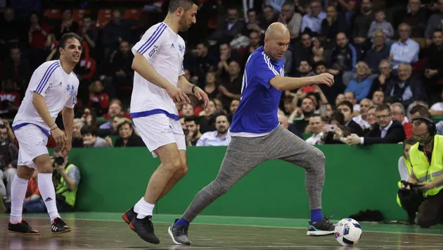 Về quê nhà, Zidane chơi bóng như 'hồi xuân' - Bóng Đá