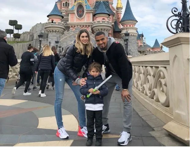 Đức bị cầm hòa, Boateng vẫn hí hửng đi thăm Disneyland - Bóng Đá