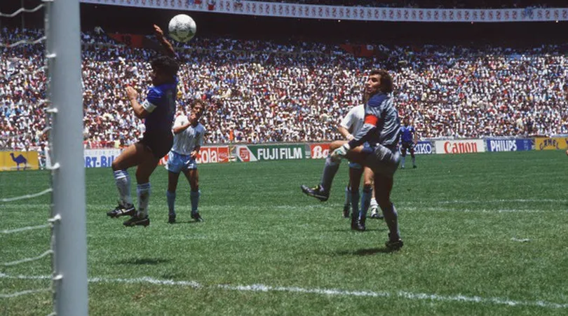 Maradona 'tuyên chiến' với VAR để bảo vệ bàn thắng bằng tay - Bóng Đá