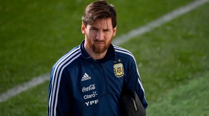 Muốn bằng Maradona, Messi phải vô địch World Cup - Bóng Đá