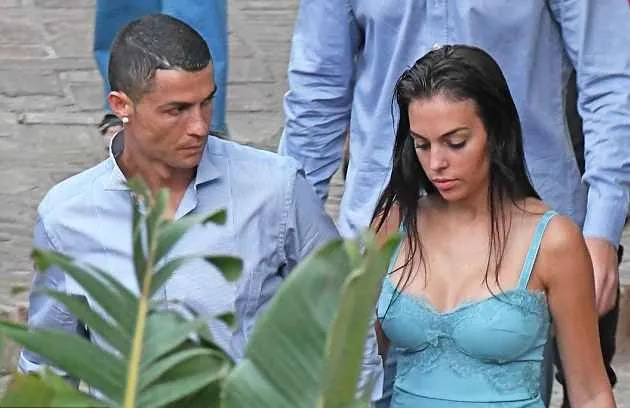 Trước khi gánh tuyển Bồ Đào Nha, Ronaldo 'ẩn dật' nơi đâu? - Bóng Đá