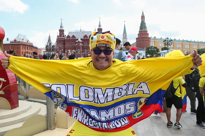 CĐV tứ xứ biến Moscow thành 'đại hội sắc màu' trước thềm khai mạc World Cup - Bóng Đá
