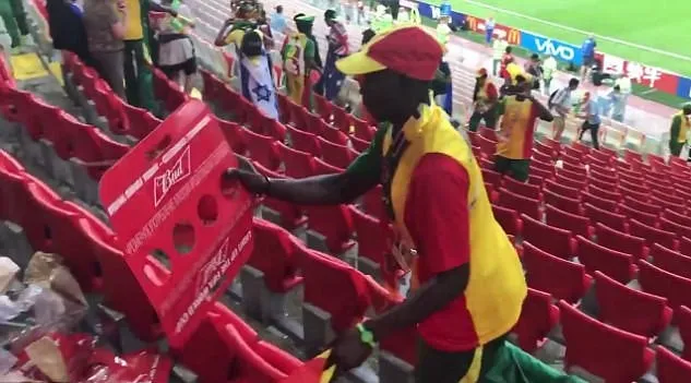 Khâm phục nghĩa củ cao đẹp của CĐV Senegal sau trận đấu - Bóng Đá