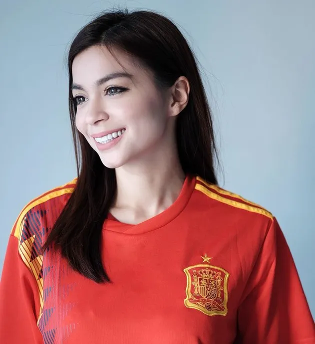 Sandra Olga - Nữ phóng viên đẹp như thiên thần tại World Cup 2018 - Bóng Đá