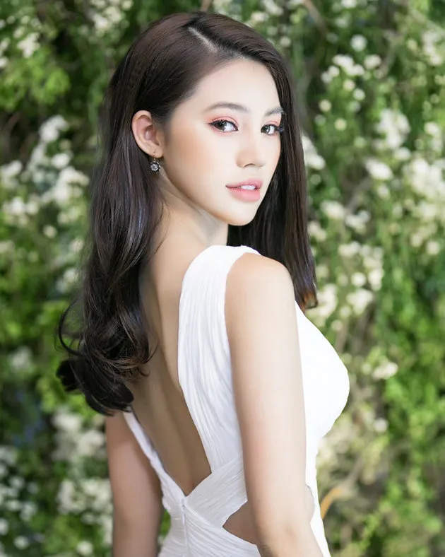 Hoa hậu Jolie Nguyễn: 'Mùa bóng nào cũng khiến tôi rơi nước mắt' - Bóng Đá