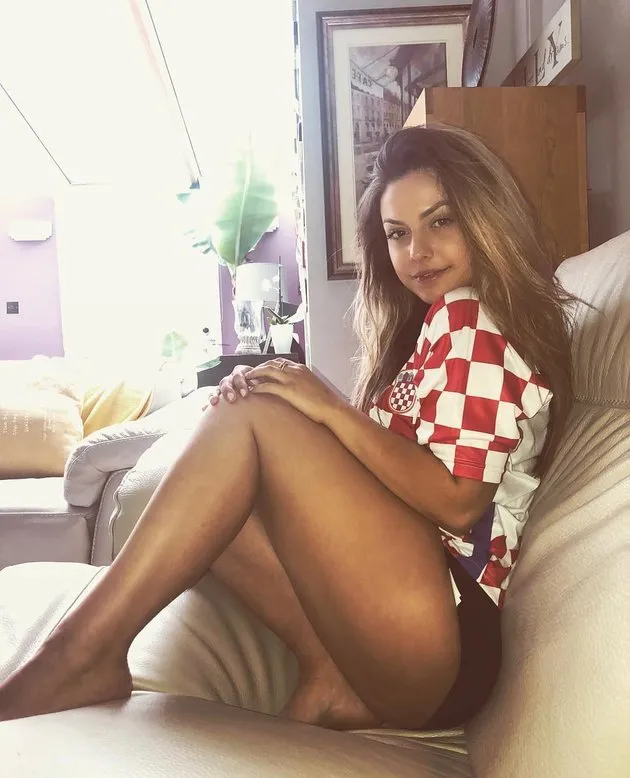 Anh - Croatia và Cuộc chiến khoe thân bất tận của fan nữ - Bóng Đá