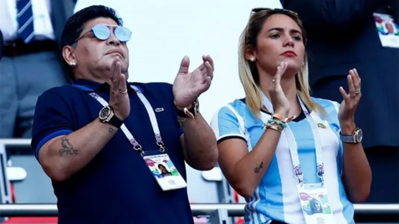 Maradona 'ủ mưu' bổ nhiệm tình trẻ làm GĐKT - Bóng Đá