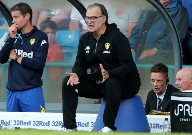 Xô nhựa thương hiệu Leeds bán đắt nhờ Marcelo Bielsa - Bóng Đá