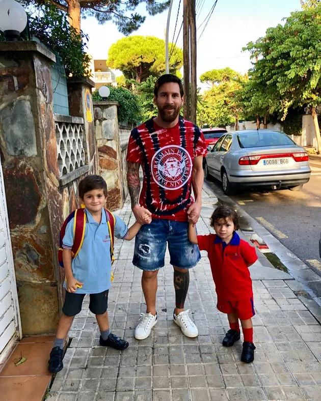 Không bóng đá, Messi làm gì? - Bóng Đá