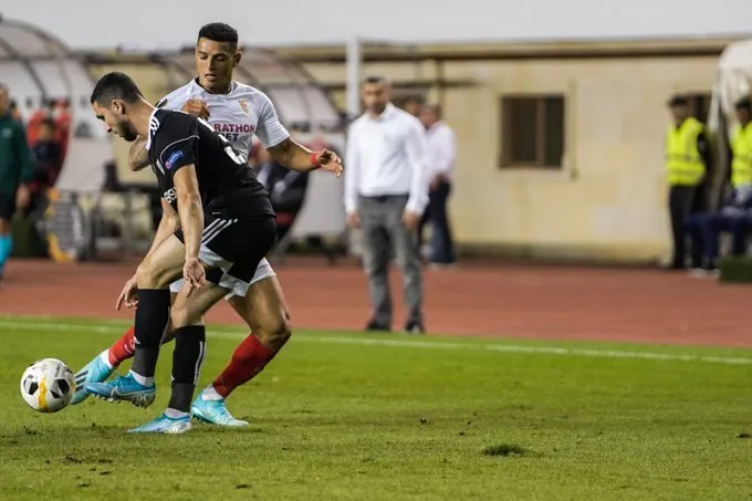 Cựu sao M.U toả sáng, Sevilla đại thắng Qarabag ngay tại Azersun Arena - Bóng Đá