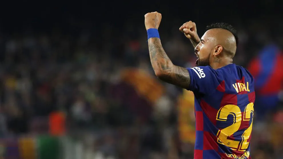 Arturo Vidal returns to training with Barcelona - Bóng Đá