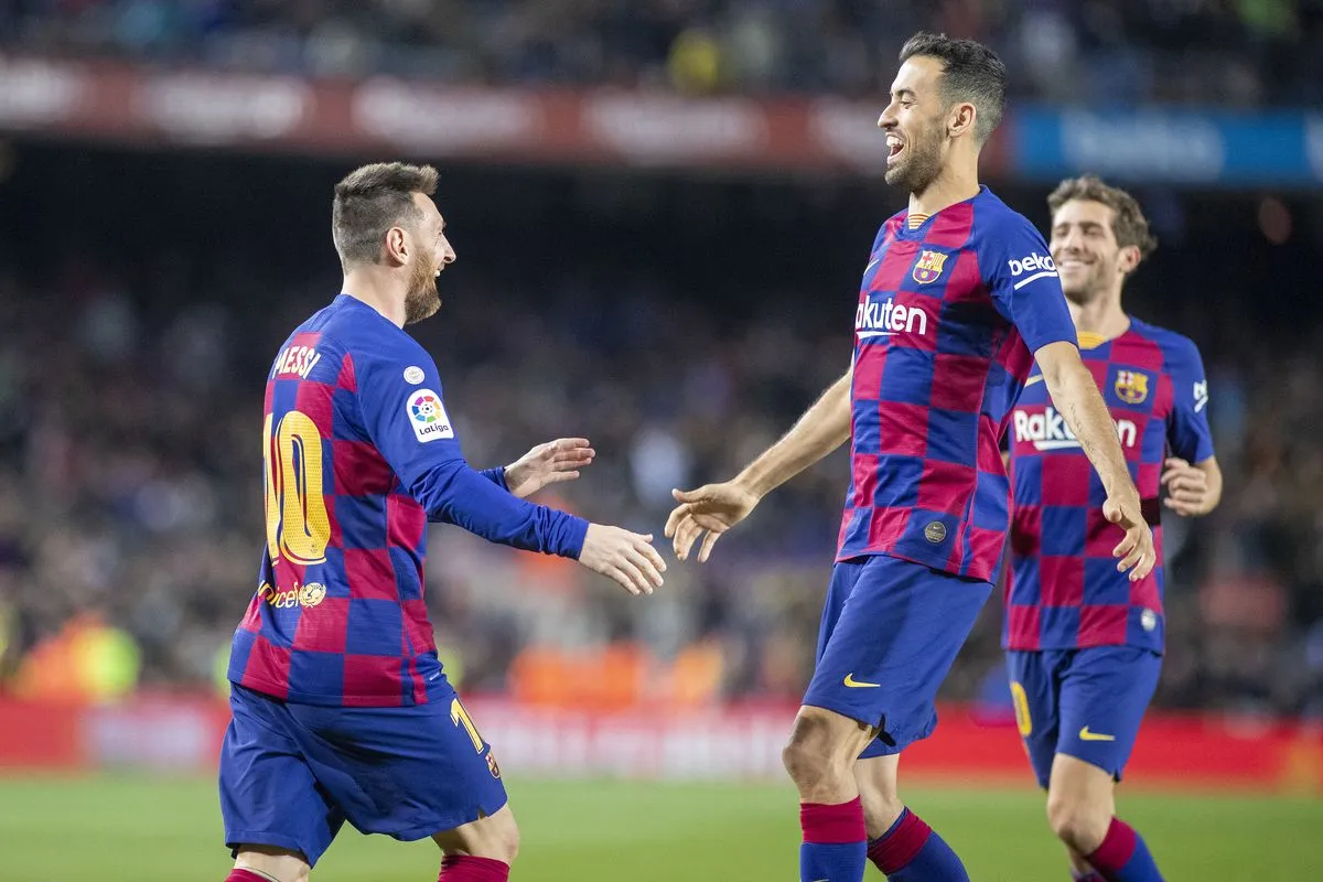 Barcelona fans are showering Sergio Busquets with praise - Bóng Đá