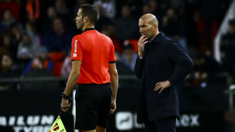 Zidane: Courtois decided to go up for the corner himself - Bóng Đá