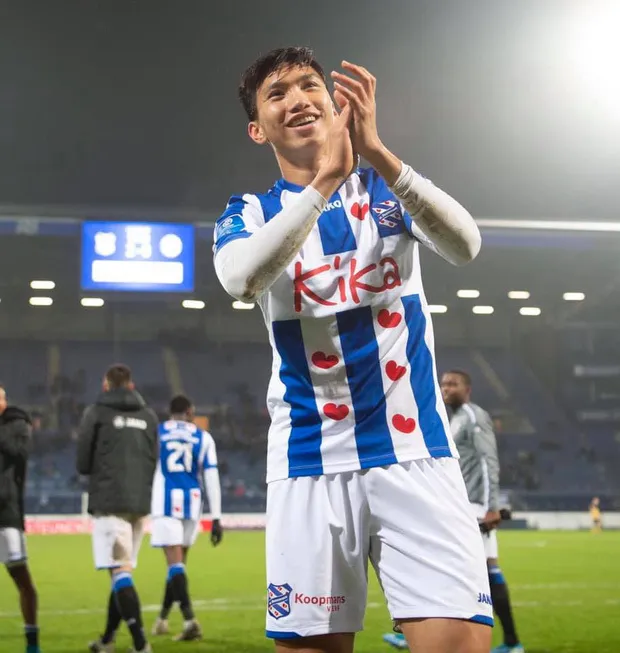 4 phút ở SC Heerenveen là 