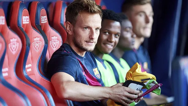 Rakitic wants to fulfil his Barcelona contract - Bóng Đá