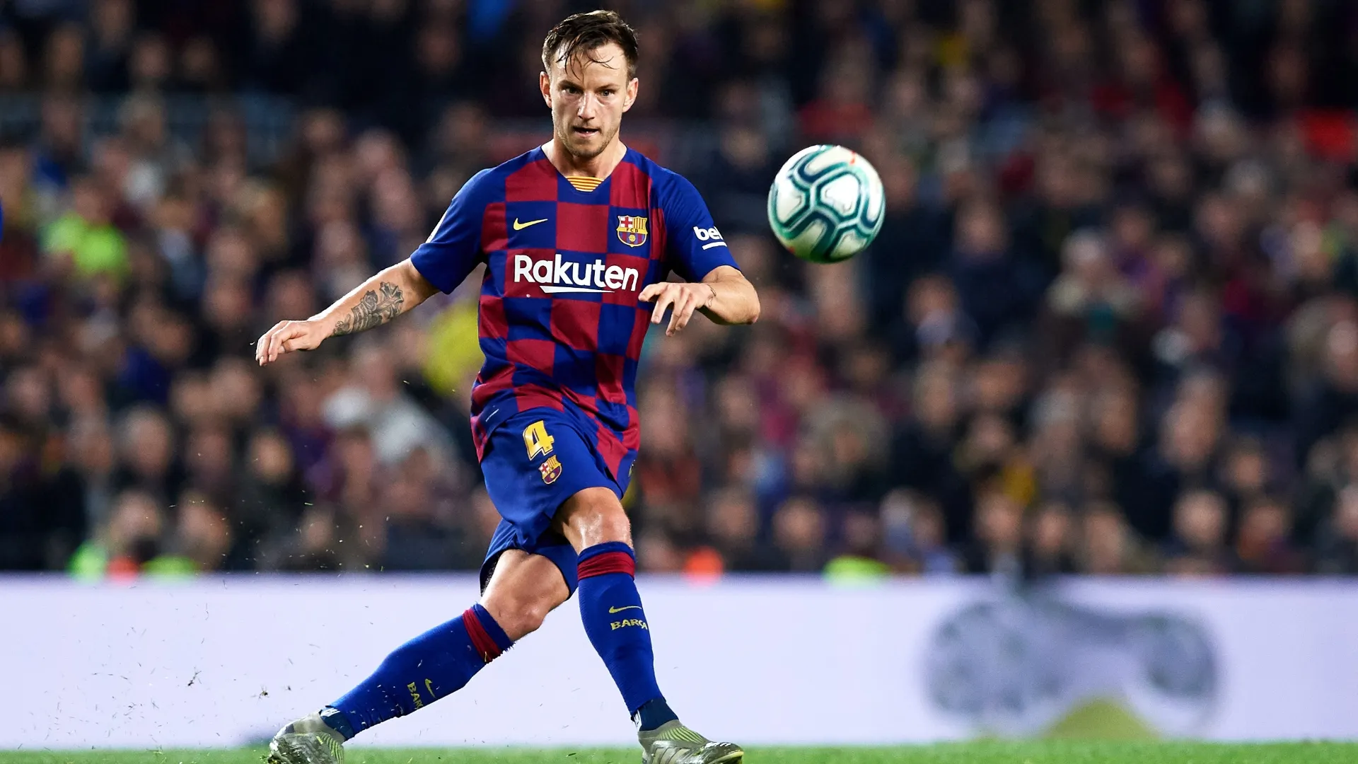 Rakitic wants to fulfil his Barcelona contract - Bóng Đá