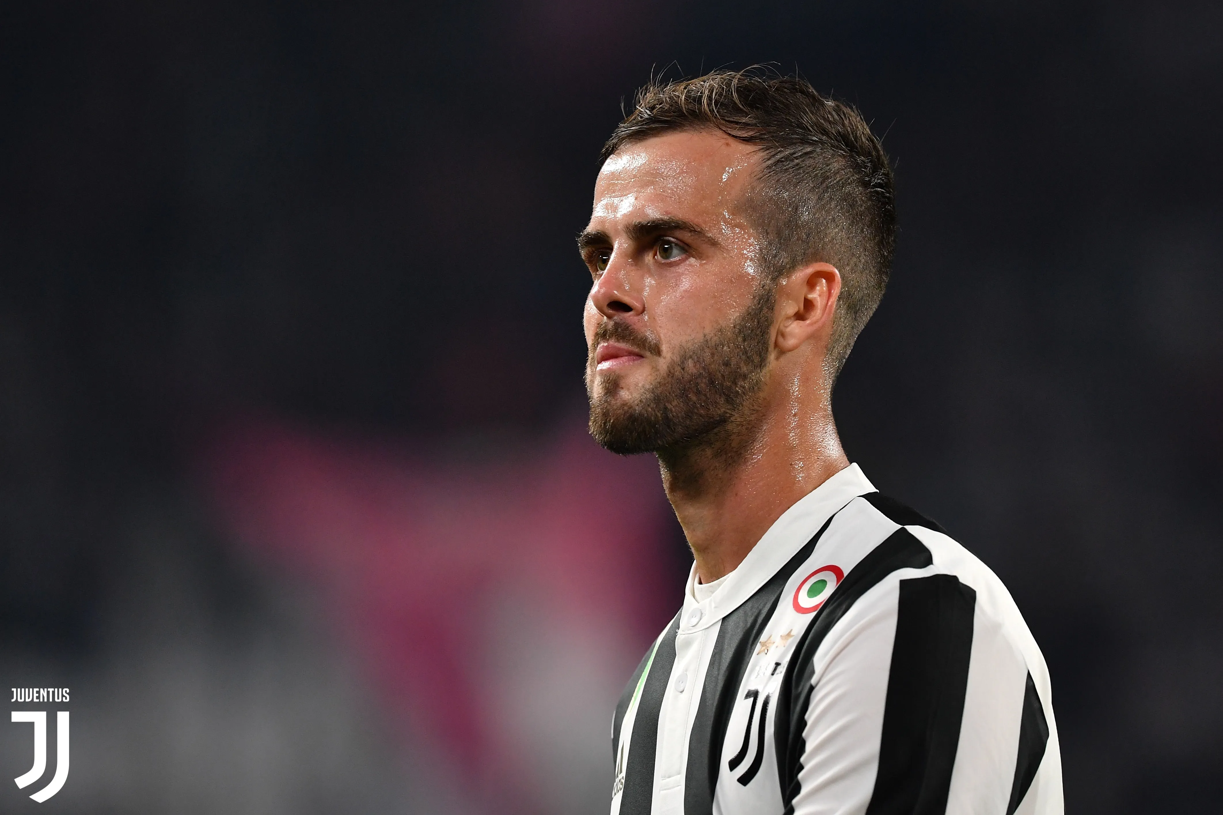 Report: Miralem Pjanic has said ‘yes’ to a move to Barcelona - Bóng Đá